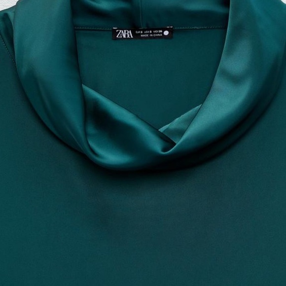 Satin effect top and knotted skirt - Picture 3 of 7